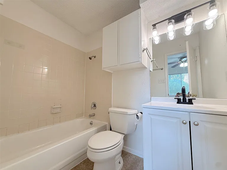 9900 Hundred Oaks Cir #A — Photo 14