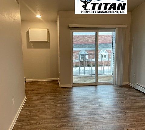 4th image of 926 Superior Ave #8