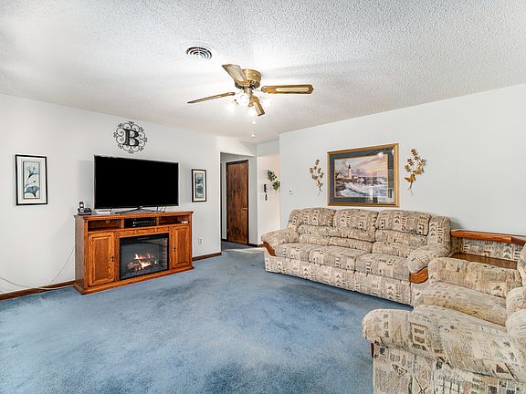 4th image of 585 Thelma Ave