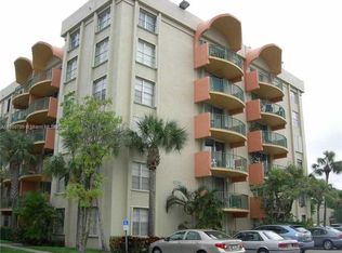 9320 Fontainebleau Blvd #302, Miami, FL 33172