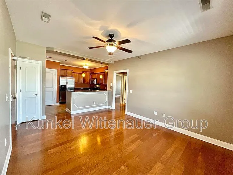 409 W Washington St #G — Photo 3