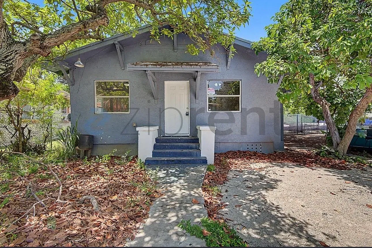 3 bed, 910 sqft, $2,350 — Photo 1