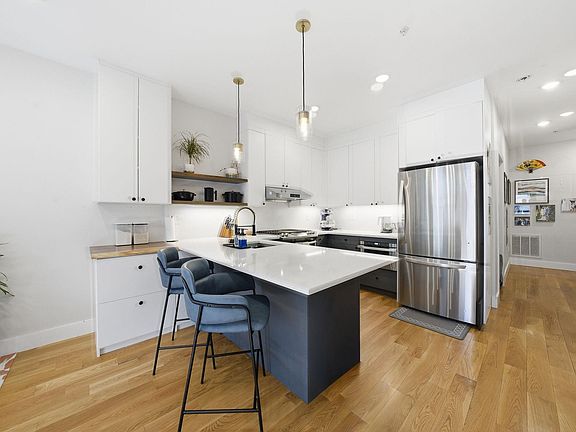 4th image of 22 Lincoln St Unit 1