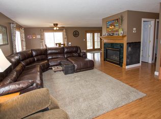 4400 Deer View Rd, Cedar Rapids, IA 52411