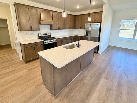 4th image of 7486 Newbury Dr