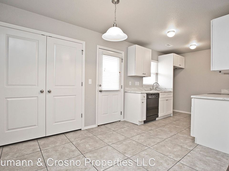 1st image of 1002 S Holly St #C