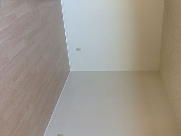 4th image of 13415 Doty Ave APT 6