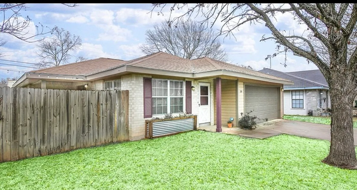 Building Photo - 210 Cibolo Basin Dr