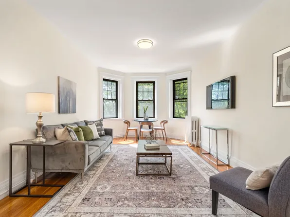 384 Riverway APT 5, Boston, MA 02115