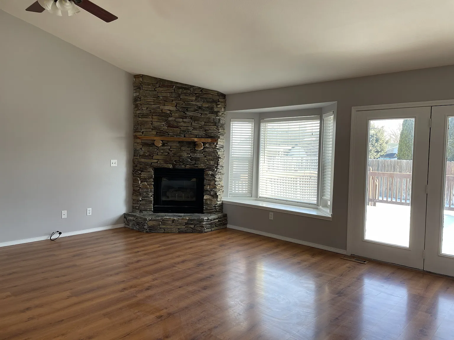 3 bed, 1311 sqft, $2,100 — Photo 3