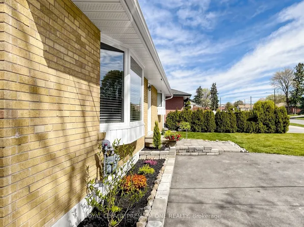 72 Thornton Ave, Bradford West Gwillimbury, ON L3Z 1N4