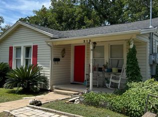212 Duggan St, Seguin, TX 78155