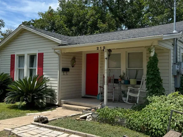 212 Duggan St, Seguin, TX 78155