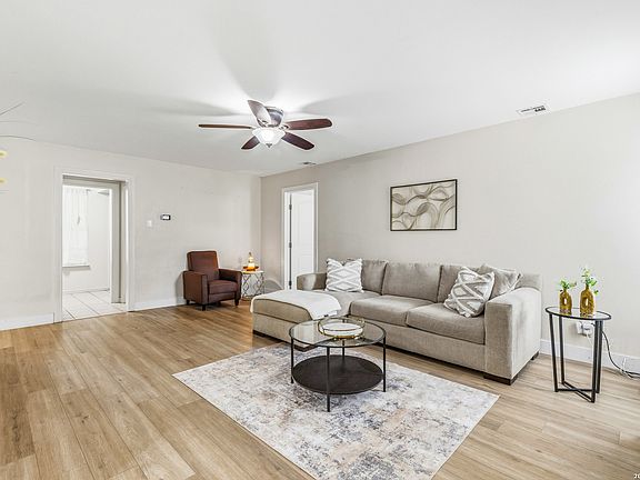 5th image of 8342 Thorncliff Dr