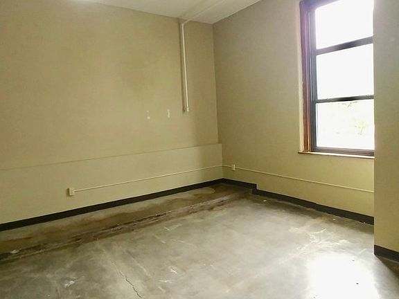 3rd image of 3003 E Kellogg Dr APT 211