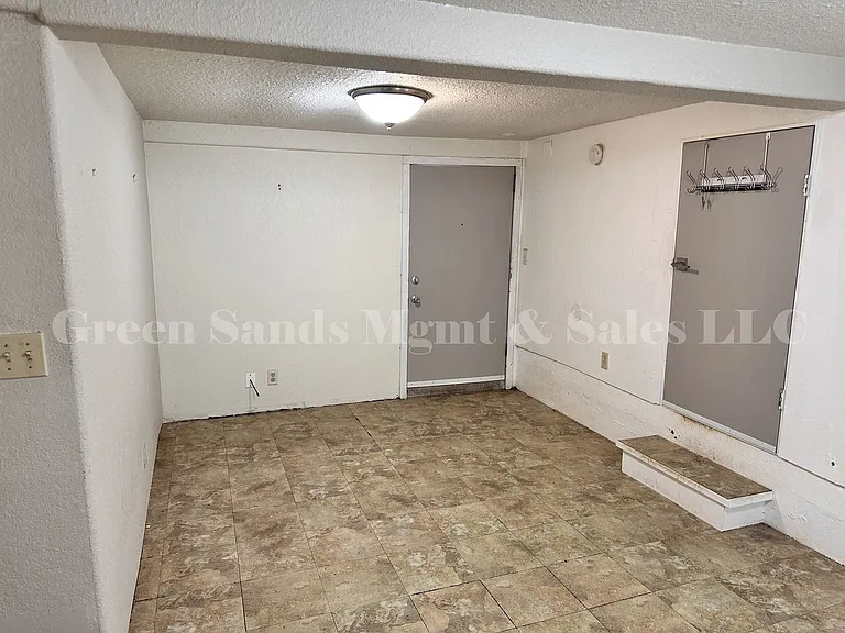 597 Kinoole St — Photo 8