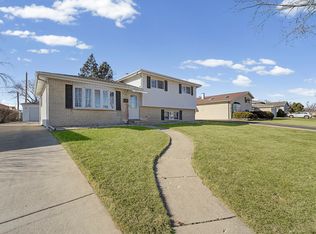 102 S Adeline Ave, Addison, IL 60101