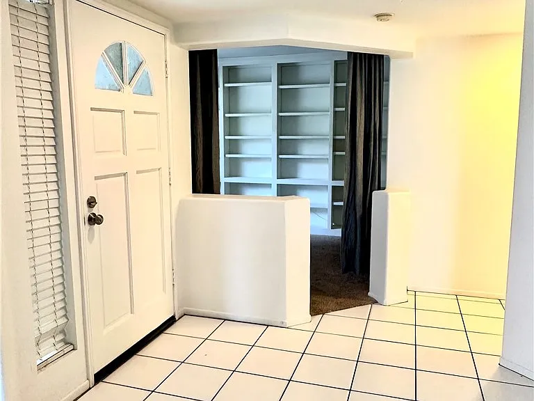 541 S Glenhurst Dr — Photo 20