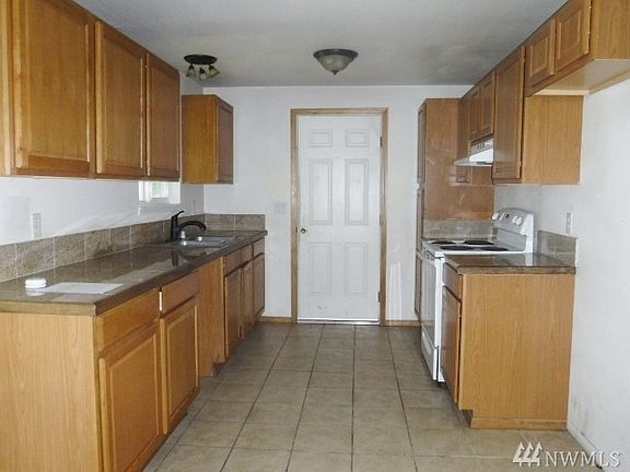 2nd image of 3046 Greendale Dr SE