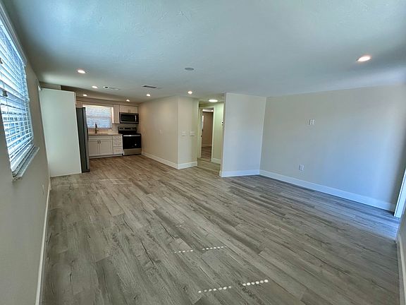 5th image of 3607 Gulf Dr #B