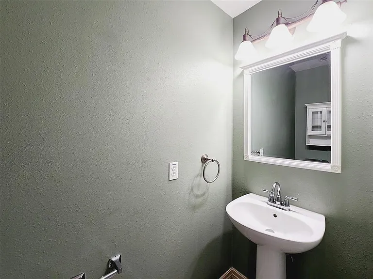 3115 Astor Ct — Photo 18