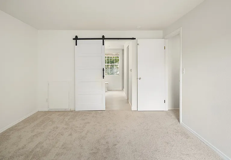 24105 SE 42nd St — Photo 13