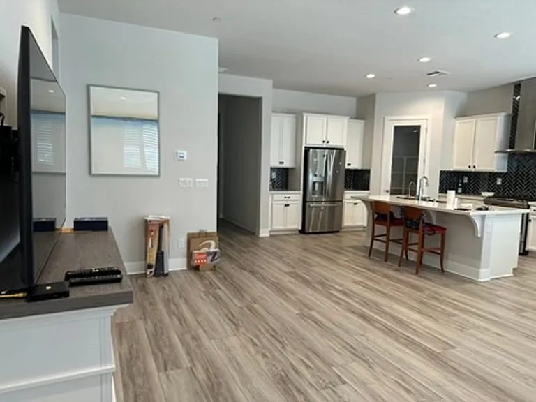 817 Cosmos Dr — Photo 4