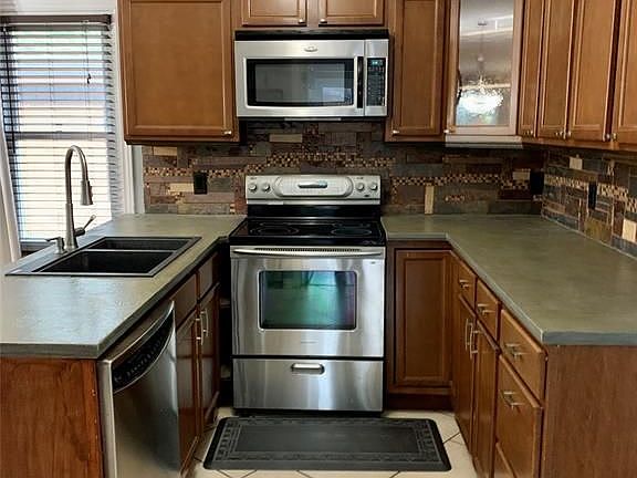 5th image of 1034 Homedale Blvd