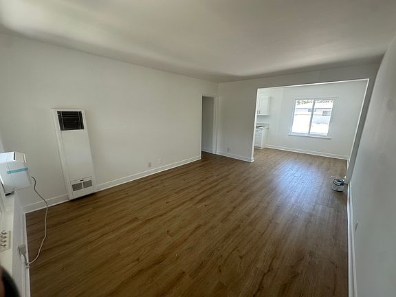 2nd image of 20527 W Vanowen St