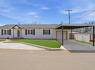 2 E Anchor Dr, Sayre, OK 73662
