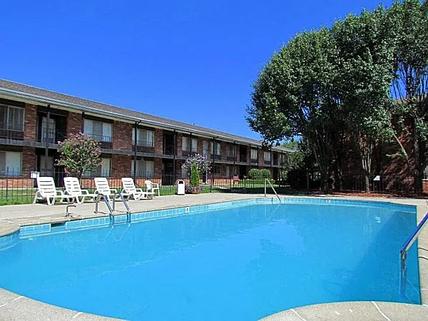 Huntington House Apartments — Photo 14