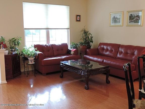 4th image of 405 Spring Meadow Dr #1000