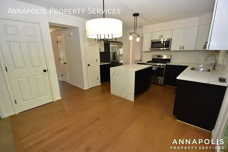 2808 traxler court — Photo 4