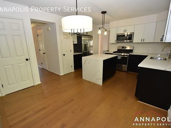 4th image of 2808 Traxler Ct