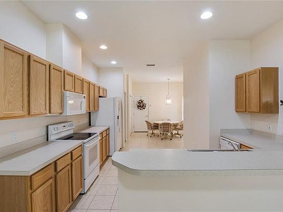 4th image of 10251 Devonshire Lake Dr