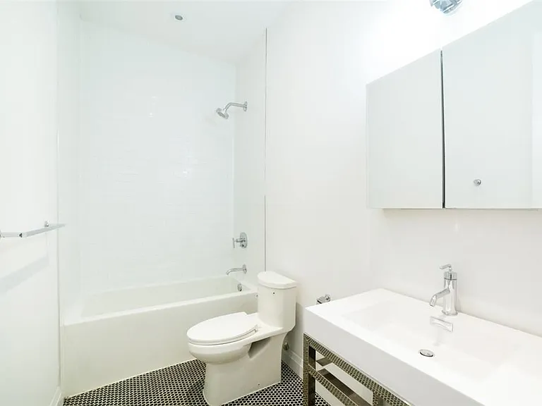 220 Dundurn St S — Photo 30