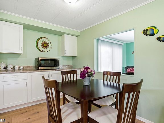 4th image of 293 Edwardo Ave