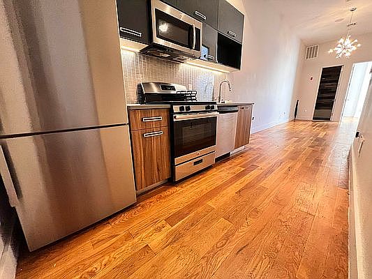 3rd image of 374 Kosciuszko St #315