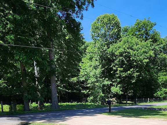 3rd image of 114 Bow Range Rd