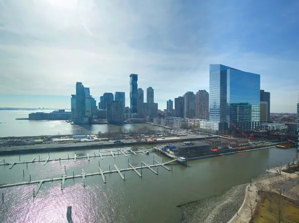 31 River Court image 9 of 18