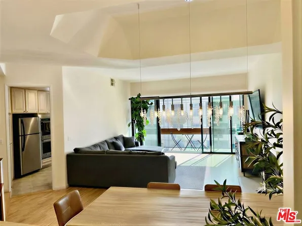 750 S Bundy Dr APT 203, Los Angeles, CA 90049