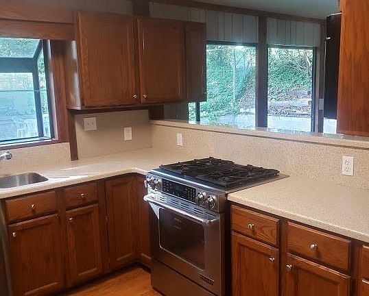 3rd image of 448 NW Woodland Dr