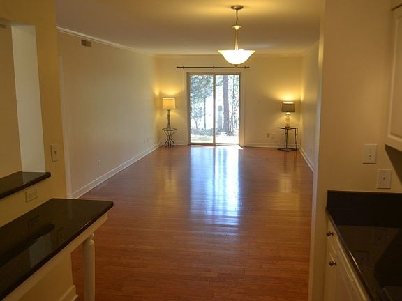 5th image of 1513 E Franklin St #D-135
