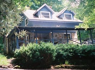 30 Rose Path Ln, Waynesville, NC 28786