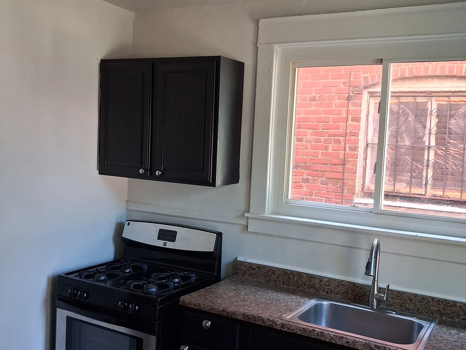 4 bed, 1260 sqft, $2,000 — Photo 4