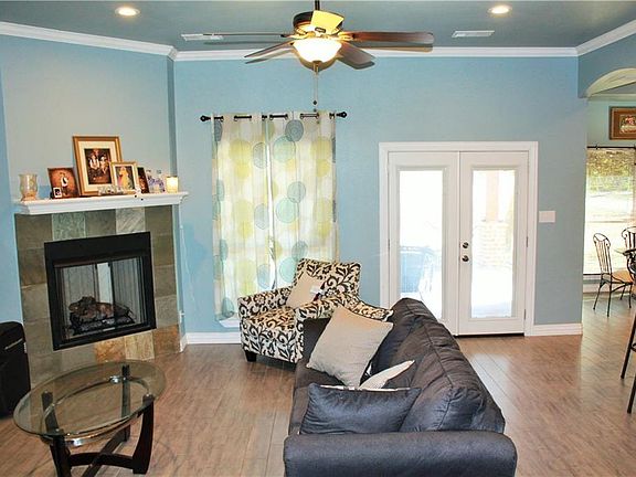 4th image of 111 E Margurite Ln