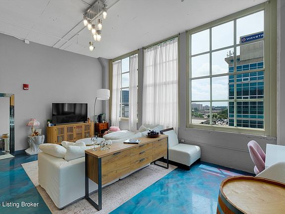 4th image of 815 W Market St Unit 707