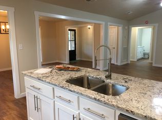 413 S Williams Ave, Giddings, TX 78942