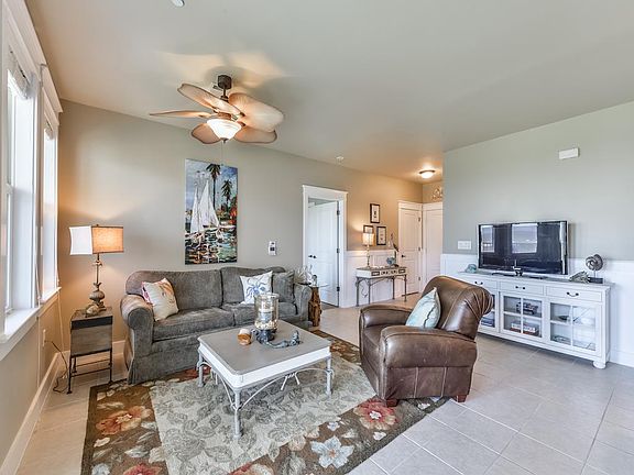 4th image of 4231 Pointe West Dr Unit 202