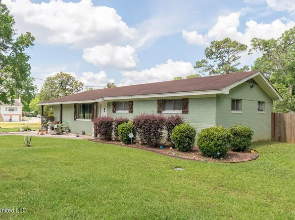 116 N 4th St, Wiggins, MS 39577